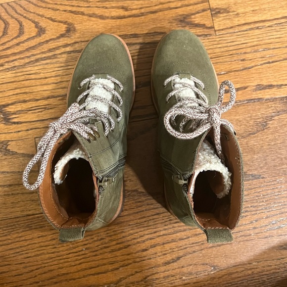 Marc Fisher Izma Shearling Hiker Boots Dark Green - Picture 5 of 8